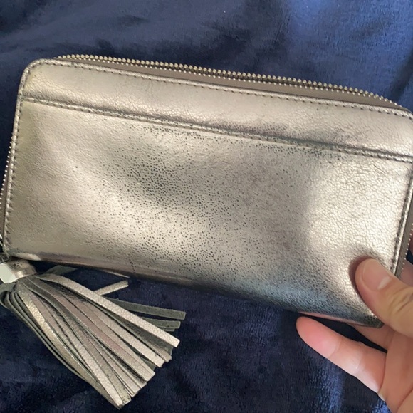 Stella & dot silver tone metallic large wallet - Picture 5 of 10